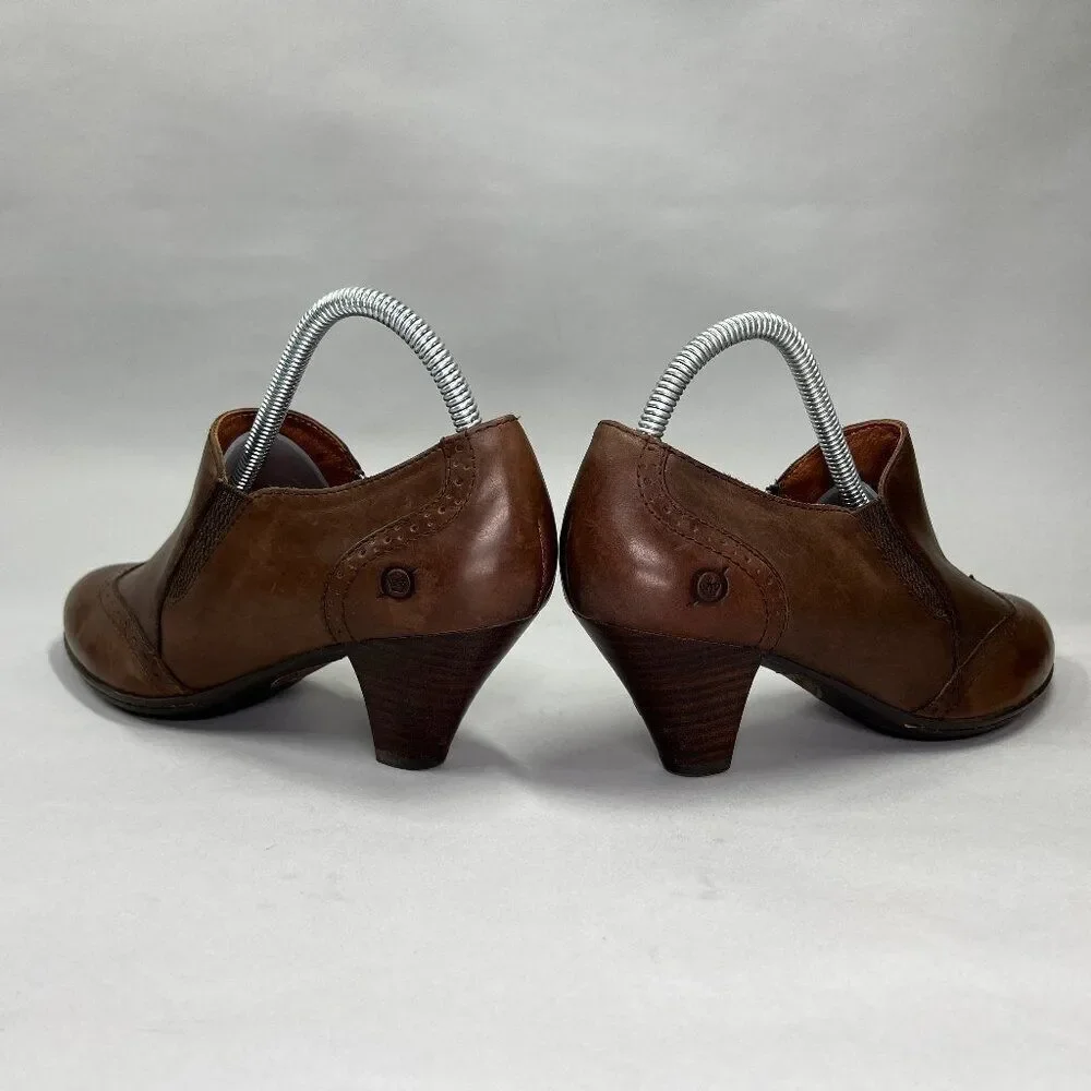 Born Women's Size 7.5 Chakri Brown Leather Wingtip Ankle Booties‎
